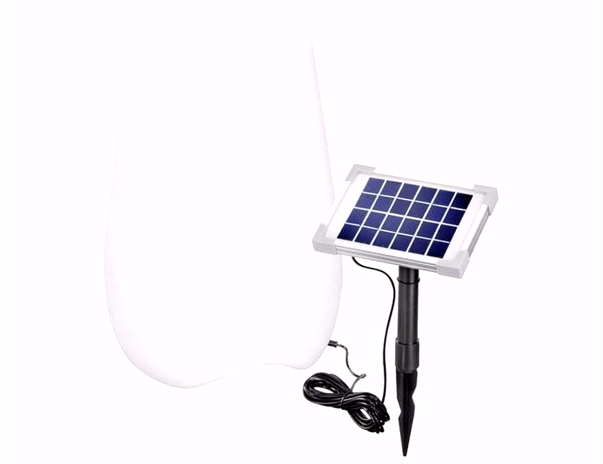 Sfeervolle bloempot geeft licht met zonne energie