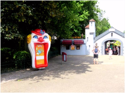 Ingang Familie pretpark de Valkenier Foto van Pretpark De