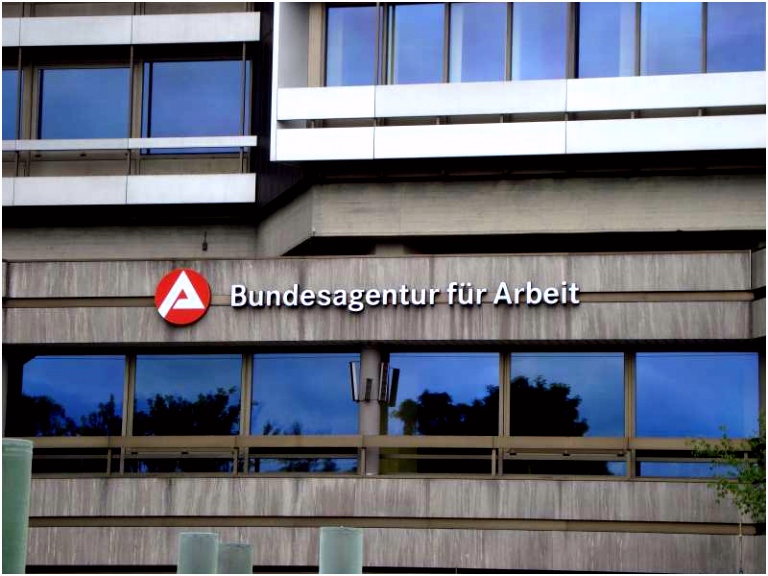 Kollegen melden sich … aus den Jobcentern … und unterstützen
