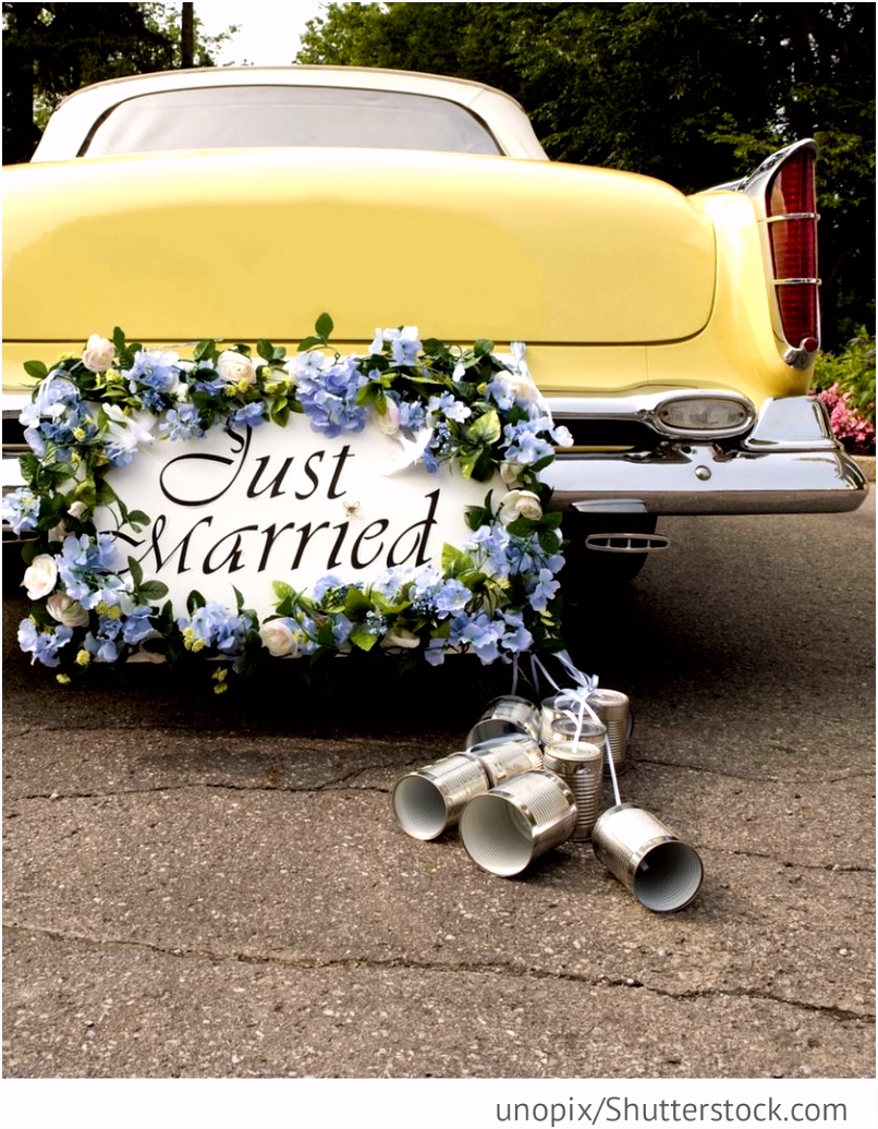 Just Married Schild am Hochzeitsauto mit Blechdosen für Hochzeit